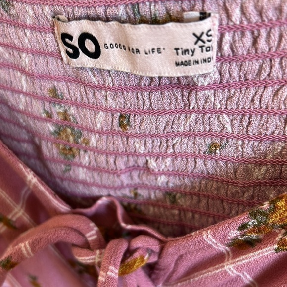 SO Floral off the shoulder Blouse | SIZE XS - Picture 3 of 5